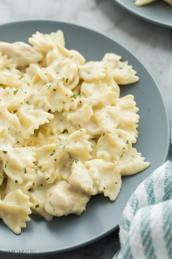 instant-pot-chicken-alfredo-pasta-www.thereciperebel.com-600-12-of-16.jpg